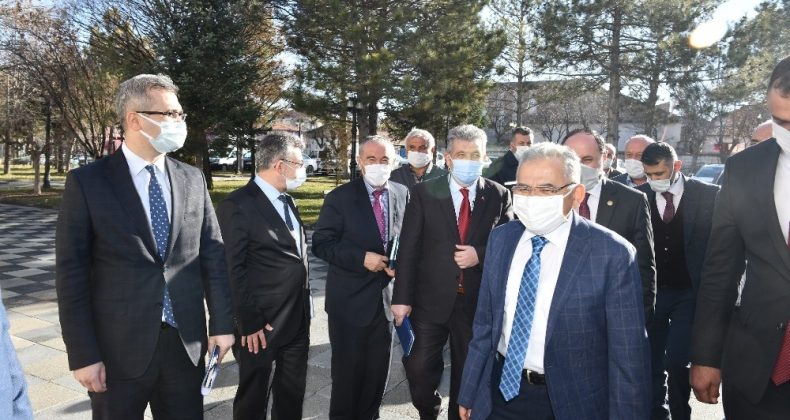 Başkan Büyükkılıç, Sarıoğlan ve Akkışla’da muhtarlarla buluştu