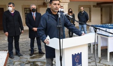 Başkan Günel, uzaktan eğitim öğren öğrencilere toplam 350 tablet dağıttı