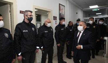 Başkan ve Validen görevlilere hem moral hem de yeni yıl ziyareti