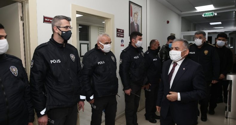 Başkan ve Validen görevlilere hem moral hem de yeni yıl ziyareti