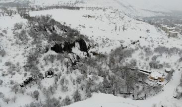 Beyaz gelinliğini giyen Girlevik Şelalesi ziyaretçilerine görsel şölen sunuyor