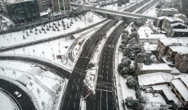 Beyaz örtü ile kaplanan İstanbul havadan görüntülendi