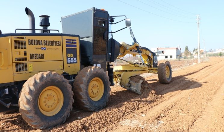 Bozova Belediyesi kırsalda yol çalışmalarına devam ediyor