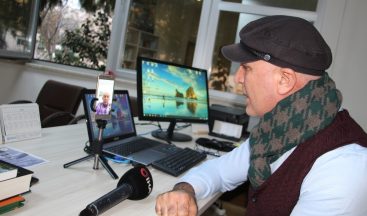 Bu çağrı merkezi yaşlıların kafasındaki aşı sorularına cevap veriyor