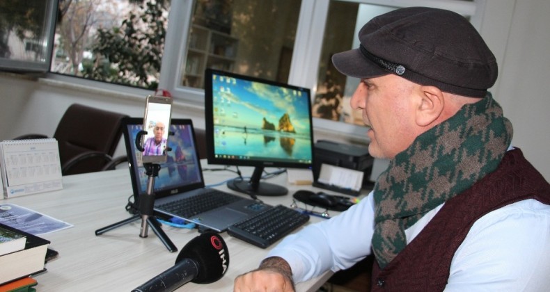 Bu çağrı merkezi yaşlıların kafasındaki aşı sorularına cevap veriyor