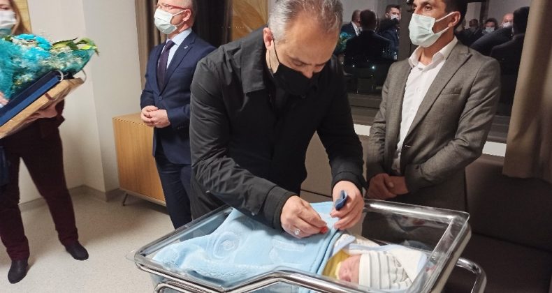 Bursa’da 2020’nin son 2021’in ilk bebekleri dünyaya geldi