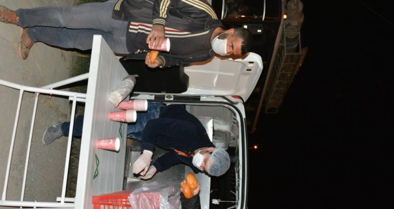 Büyükşehir Belediyesi, 7 noktada tarım işçilerine çorba dağıtıyor