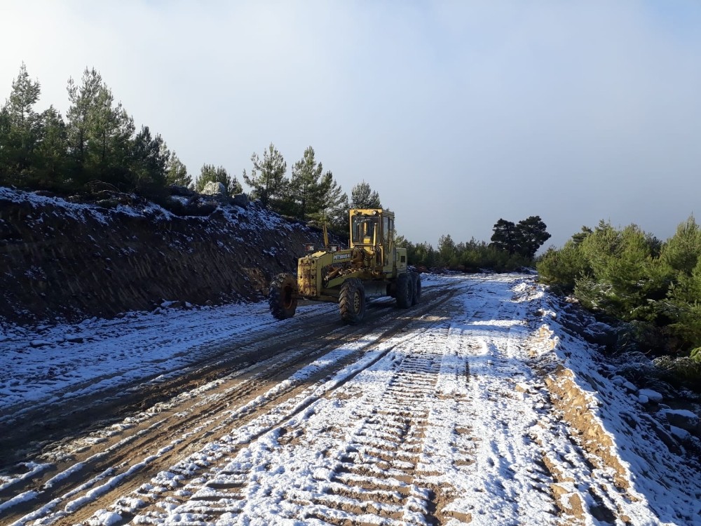 Büyükşehir Belediyesi kar yağışı ve buzlanmaya karşı hazırlıklarını yaptı