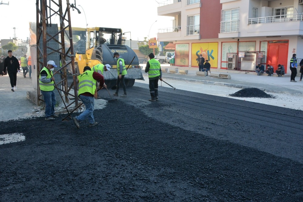 Büyükşehir Belediyesi, Tarsus’ta yol çalışmalarına devam ediyor