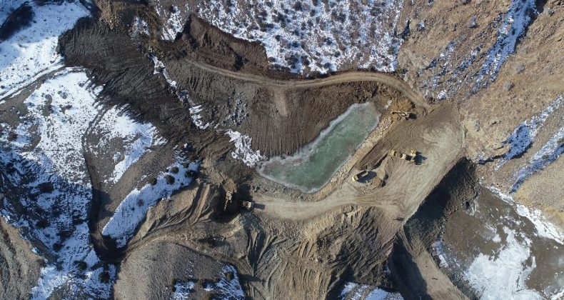 Büyükşehir kar kış demeden gölet yapımına devam ediyor