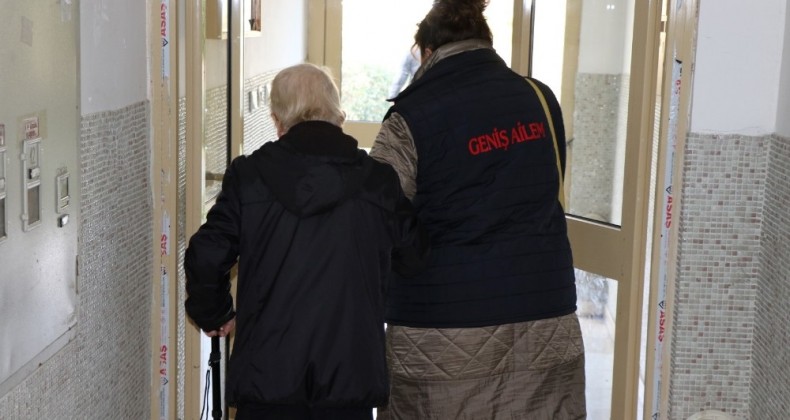 Büyükşehir verdiği hizmetler ile yaşlı ve engelli vatandaşların yanında