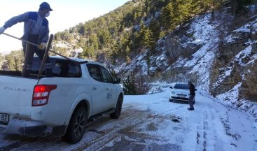 Buzlanan Taşatan Yolu’nda tuzlama yapıldı