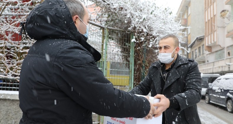 Cafe ve kıraathane sahibi esnaflara gıda yardımı