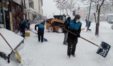 Çaldıran’da kapanan 102 mahalle yolunda çalışma