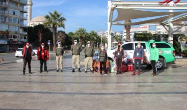 Can dostları elleri ile beslediler