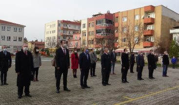 Çanakkale’de bayrak töreni yapıldı, İstiklal Marşı okundu