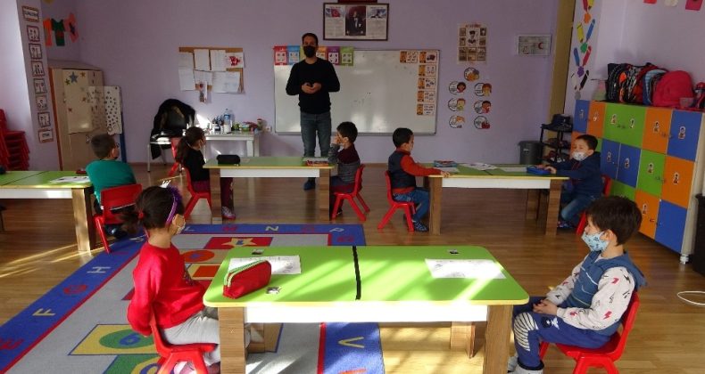 Çocuklar ezberci yöntem yerine resim çizerek harfleri öğrenecek