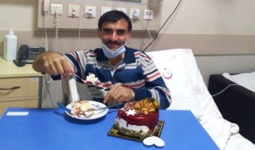Covid-19 hastasına hastanede doğum günü sürprizi