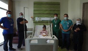 Doktordan iyileştirdiği küçük hastasına müzik dinletisi