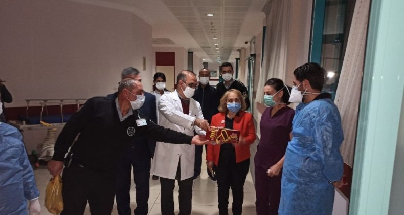 DÜ Hastanesi Başhekimi Akdağ’dan sağlık çalışanlarına yeni yıl ziyareti