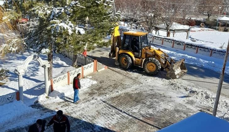 Dumlupınar’da kar ve buz ile mücadele