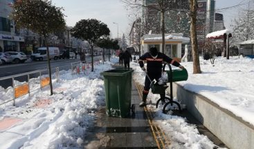 Düzce’de kar temizlik çalışmasına engel olmadı
