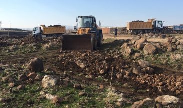 Ergani Belediyesi kırsal mahalle yollarını kilitli parke taşı ile döşüyor