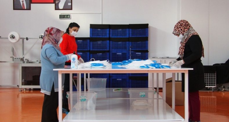 Esenyurt Belediyesi kendi maskesini kendi üretiyor