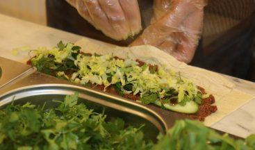 Esnaftan askıda çiğköfte kampanyası