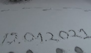 Gece başlayan kar yağışı şehir merkezini beyaza bürüdü