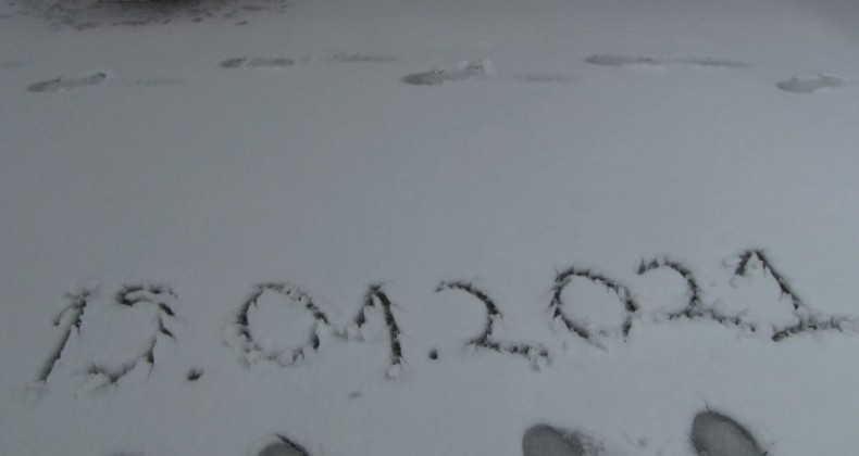 Gece başlayan kar yağışı şehir merkezini beyaza bürüdü