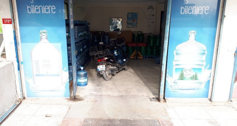 İBB’nin 30 saatlik su kesintisi damacana sulara talebi arttırdı