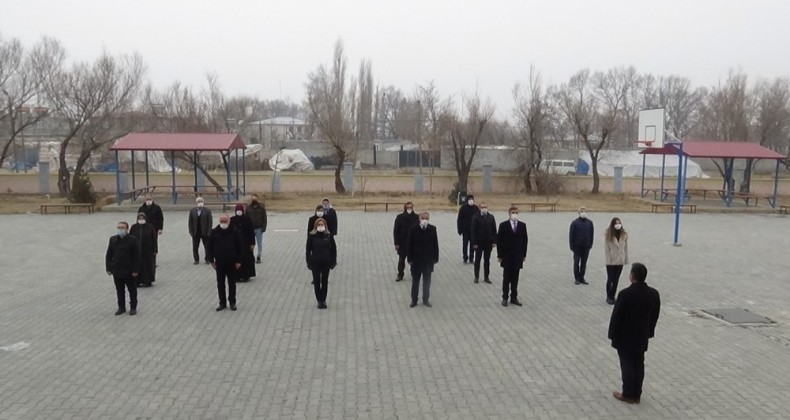 Iğdır’da bütün okullarda istiklal marşı okundu