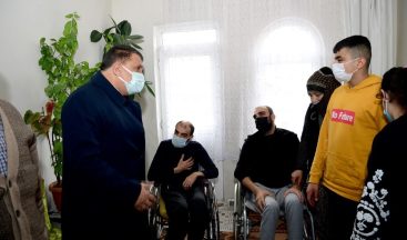 İhtiyaç sahibi engellilere tablet ve gıda paketi