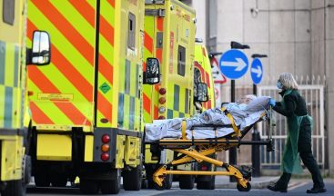 İngiltere’de son 24 saatte 54 bin 940 vaka