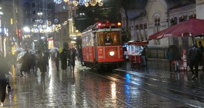 İstanbul’da beklenen yağış başladı