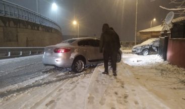 İstanbul’da çocuklar karın tadını çıkarırken sürücüler zor anlar yaşadı