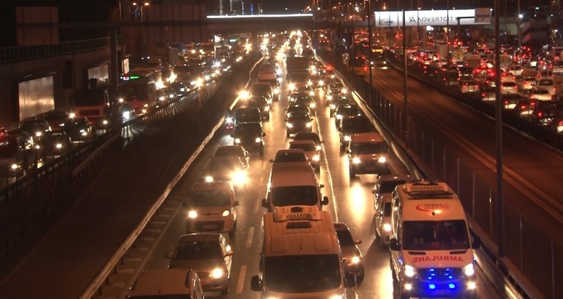 İstanbul’da mesai çıkışında trafik yoğunluğu