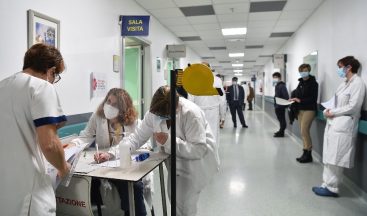 İtalya’da Covid-19’a bağlı can kaybı 75 bini aştı