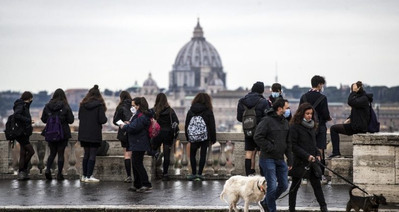 İtalya’da son 24 saatte 18 bin 627 yeni vaka