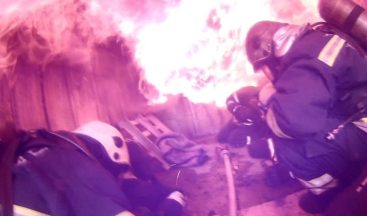 İtfaiye ekiplerinin zorlu eğitimleri aksiyon kamerasına yansıdı