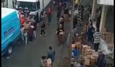 İzmir Büyükşehir Belediyesi’nden erzak dağıtımında oluşan izdiham görüntülerine dair açıklama