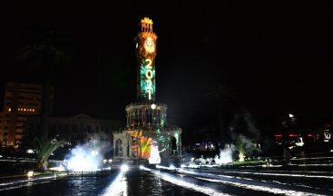 İzmir’de çevrim içi yılbaşı coşkusu