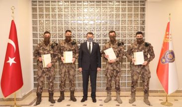 Kahramanlara Vali’den ödül