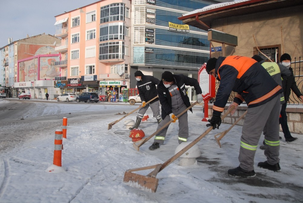 Karaman Belediyesinin karla mücadele çalışması