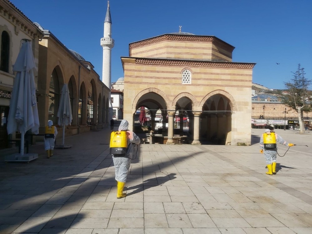 Kastamonu Belediyesi, dezenfekte ve vektör mücadelesi çalışmalarını sürdürüyor