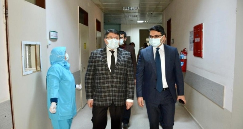 Kaymakam Ünsal, sağlık çalışanlarının yeni yılını kutladı