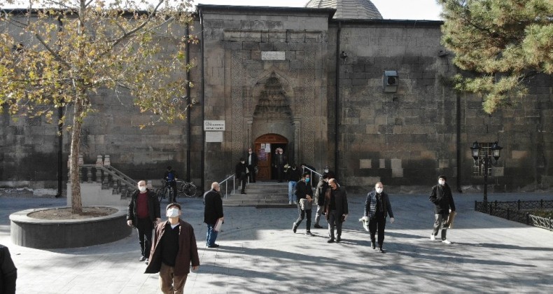 Kayseri merkezdeki camilerde sakinlik yaşandı