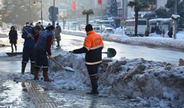 Ereğli’de Kar Kütleleri Kaldırılıyor