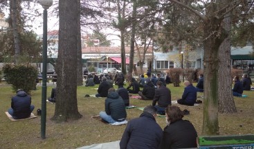 Kısıtlama gölgesinde yılın ilk cuma namazı kılındı